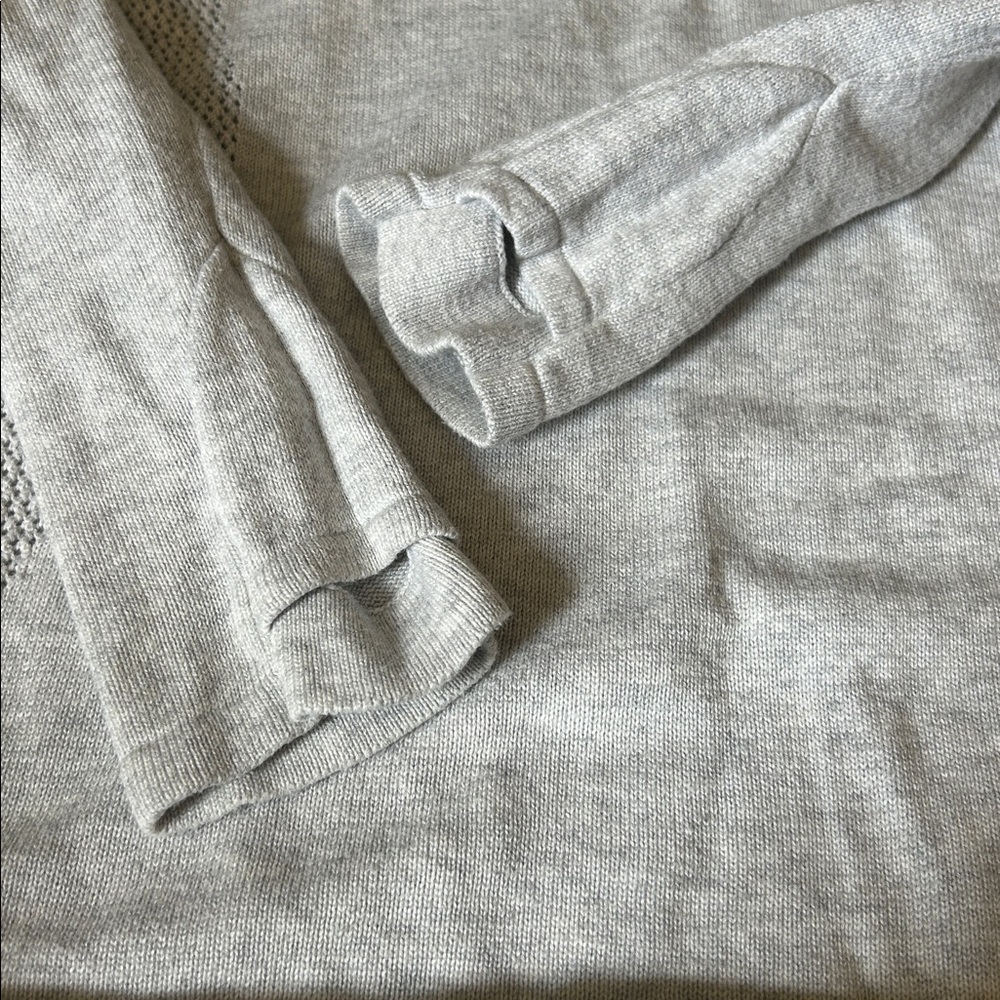 LULULEMON Still Movement V-Neck Sweater Light Gray Womens Size 6 - Picture 4 of 9